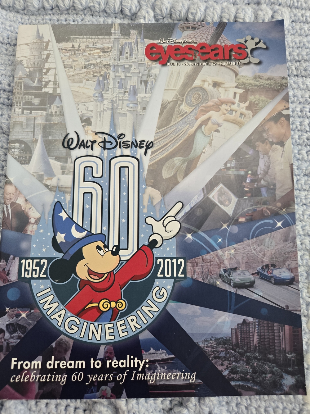 Disney Eyes & Ears Magazine - Red and Blue